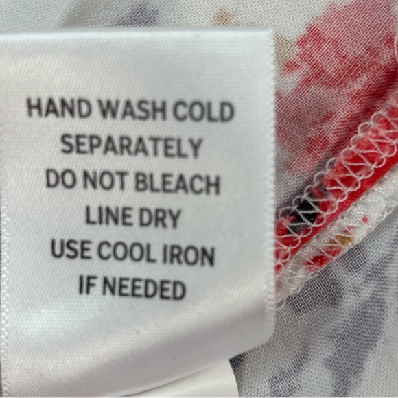 Market & Spruce 2X Sleeveless Lace Inset Floral Tunic Top in Red and White - Picture 7 of 10